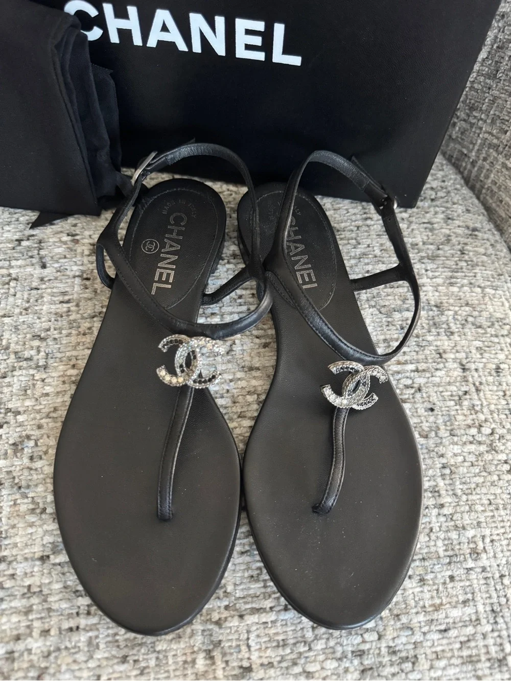 Chanel Black Leather T-Strap Thong Sandals CC Embellished Crystal Logo